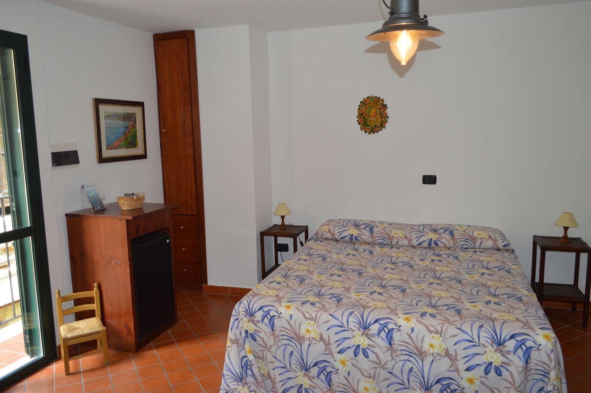 Le Piccole Grotte Bed & Breakfast Scilla Bagian luar foto
