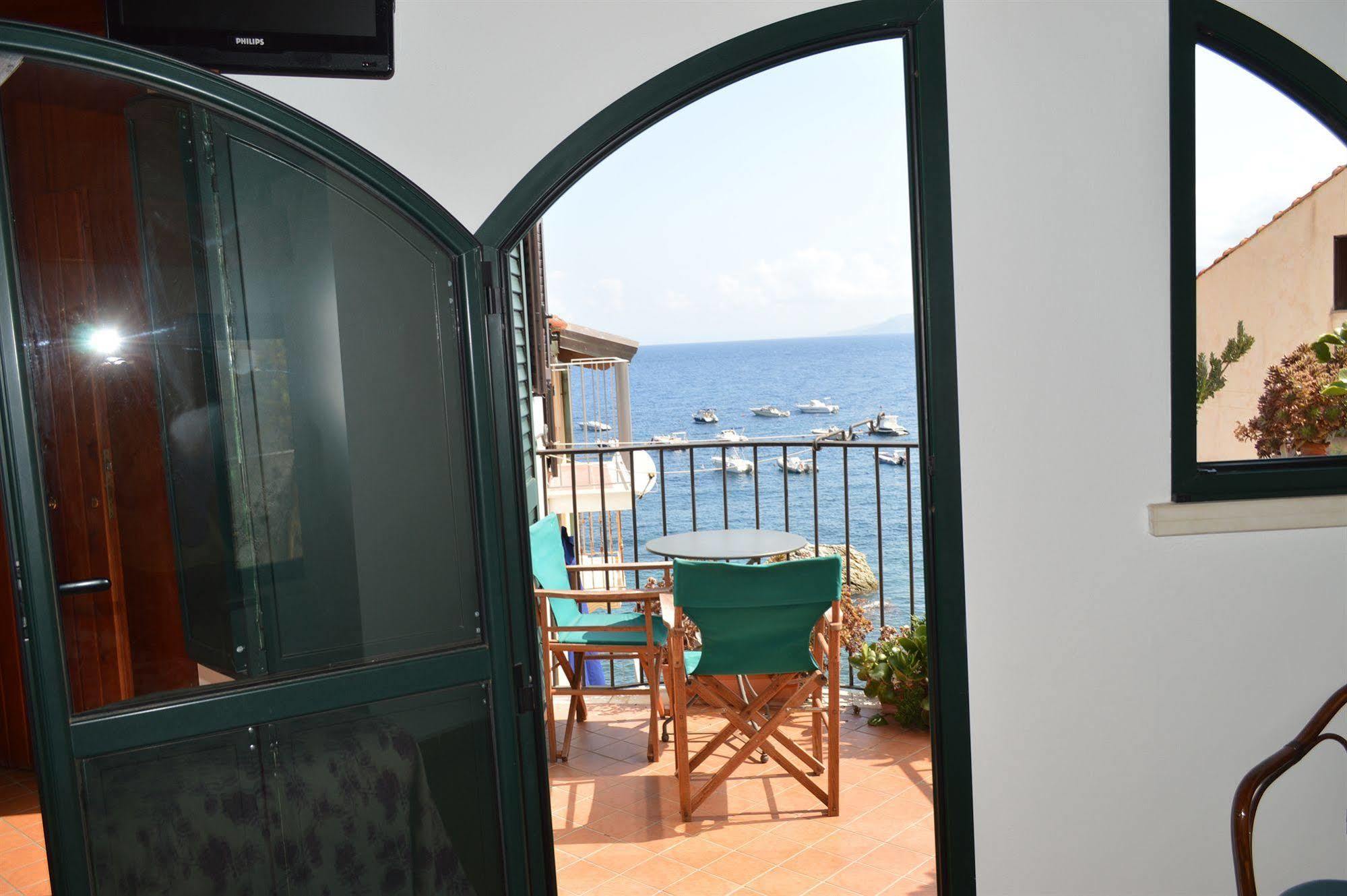 Le Piccole Grotte Bed & Breakfast Scilla Bagian luar foto