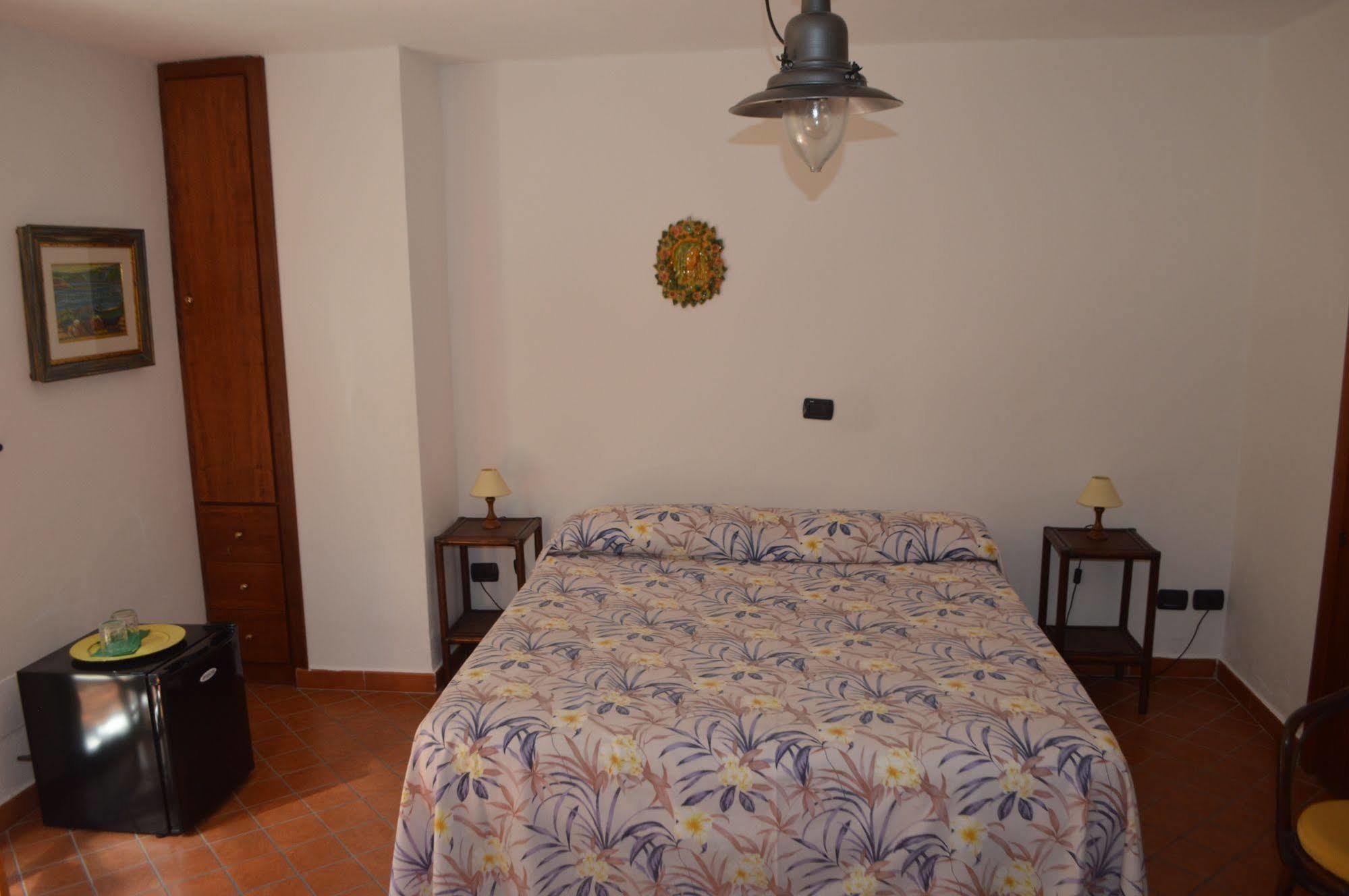 Le Piccole Grotte Bed & Breakfast Scilla Bagian luar foto